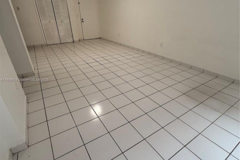 Copropriété à louer à Miami, Floride: 2 chambres, 112.41 m2 № 1964168 - photo 6