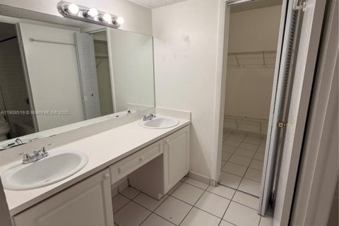 Copropriété à louer à Miami, Floride: 2 chambres, 112.41 m2 № 1964168 - photo 13