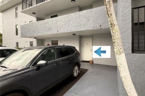 Copropriété à louer à Miami, Floride: 2 chambres, 112.41 m2 № 1964168 - photo 2