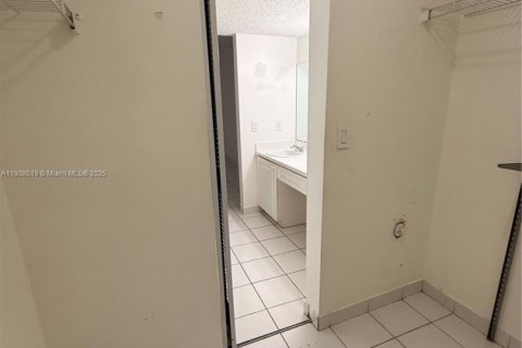 Copropriété à louer à Miami, Floride: 2 chambres, 112.41 m2 № 1964168 - photo 12