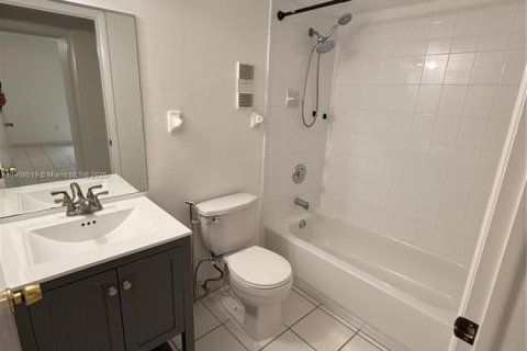 Copropriété à louer à Miami, Floride: 2 chambres, 112.41 m2 № 1964168 - photo 10