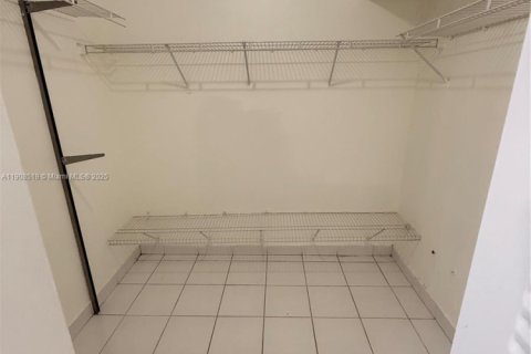 Copropriété à louer à Miami, Floride: 2 chambres, 112.41 m2 № 1964168 - photo 11