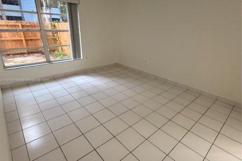 Copropriété à louer à Miami, Floride: 2 chambres, 112.41 m2 № 1964168 - photo 14