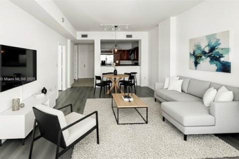 Снять в аренду кондоминиум в Майами, Флорида 1 спальня, 70.51м2, № 1970997 - фото 1