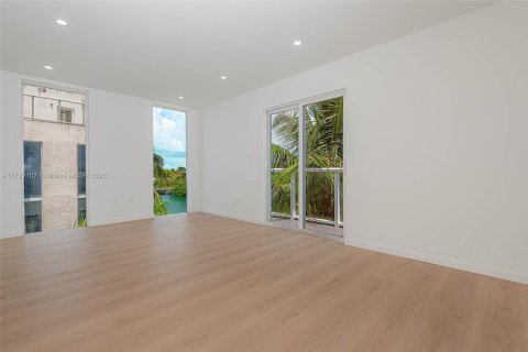 Adosado en venta en Miami Beach, Florida, 4 dormitorios, 175.96 m2 № 1711796 - foto 10