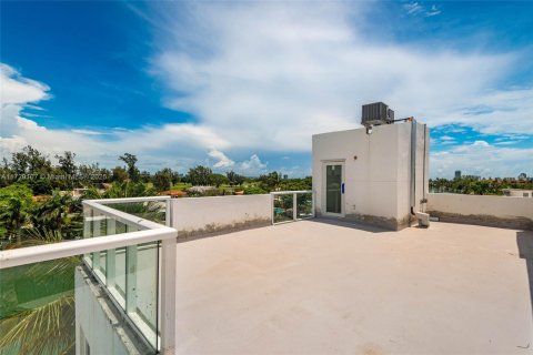 Adosado en venta en Miami Beach, Florida, 4 dormitorios, 175.96 m2 № 1711796 - foto 15