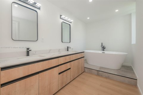 Adosado en venta en Miami Beach, Florida, 4 dormitorios, 175.96 m2 № 1711796 - foto 13
