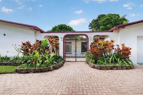 Villa ou maison à vendre à Pembroke Pines, Floride: 3 chambres, 169.08 m2 № 2433934 - photo 5