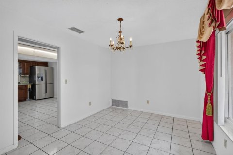 Villa ou maison à vendre à Pembroke Pines, Floride: 3 chambres, 169.08 m2 № 2433934 - photo 10