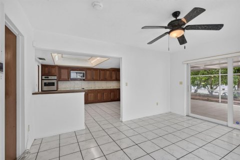 Villa ou maison à vendre à Pembroke Pines, Floride: 3 chambres, 169.08 m2 № 2433934 - photo 19