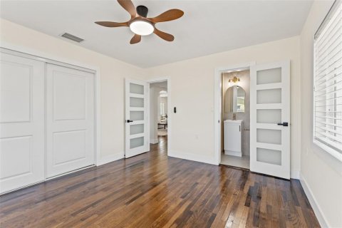 House in Saint Pete Beach, Florida 2 bedrooms, 114.27 sq.m. № 1603289 - photo 16