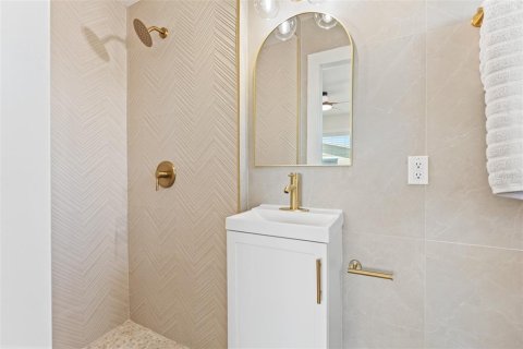 House in Saint Pete Beach, Florida 2 bedrooms, 114.27 sq.m. № 1603289 - photo 17