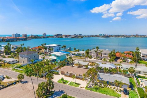 House in Saint Pete Beach, Florida 2 bedrooms, 114.27 sq.m. № 1603289 - photo 29