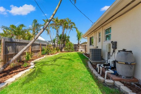 House in Saint Pete Beach, Florida 2 bedrooms, 114.27 sq.m. № 1603289 - photo 18
