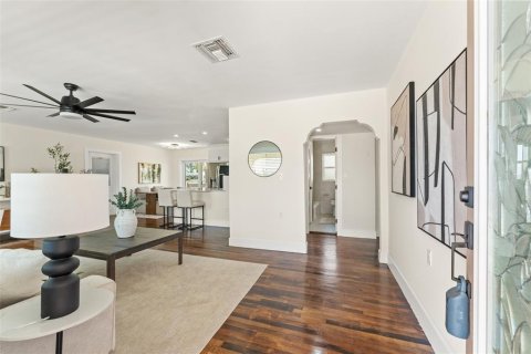 House in Saint Pete Beach, Florida 2 bedrooms, 114.27 sq.m. № 1603289 - photo 3