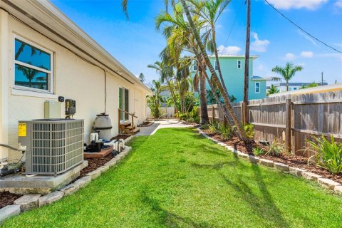 House in Saint Pete Beach, Florida 2 bedrooms, 114.27 sq.m. № 1603289 - photo 19