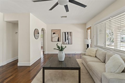 House in Saint Pete Beach, Florida 2 bedrooms, 114.27 sq.m. № 1603289 - photo 6