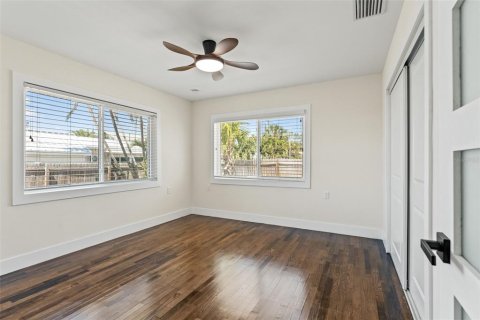 House in Saint Pete Beach, Florida 2 bedrooms, 114.27 sq.m. № 1603289 - photo 15