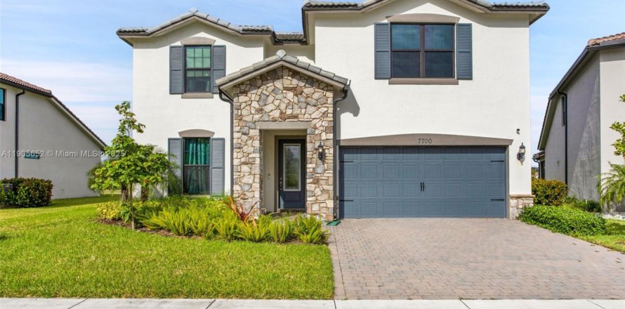 Casa en Tamarac, Florida 5 dormitorios, 265.7 m2 № 1967009