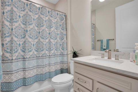 Casa en venta en Tamarac, Florida, 5 dormitorios, 265.7 m2 № 1967009 - foto 22