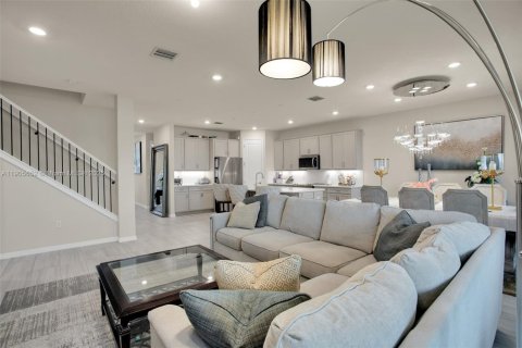 Casa en venta en Tamarac, Florida, 5 dormitorios, 265.7 m2 № 1967009 - foto 14