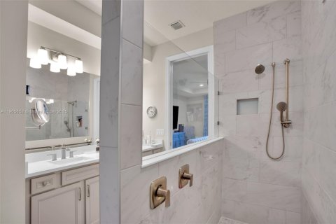 Casa en venta en Tamarac, Florida, 5 dormitorios, 265.7 m2 № 1967009 - foto 20