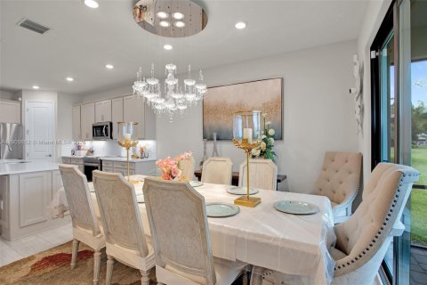 Casa en venta en Tamarac, Florida, 5 dormitorios, 265.7 m2 № 1967009 - foto 16