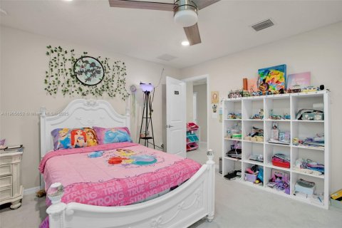 Casa en venta en Tamarac, Florida, 5 dormitorios, 265.7 m2 № 1967009 - foto 24