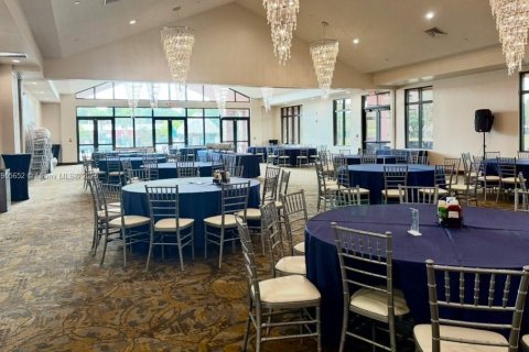 Casa en venta en Tamarac, Florida, 5 dormitorios, 265.7 m2 № 1967009 - foto 30