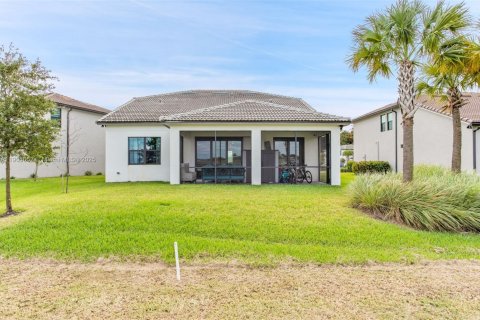 Casa en venta en Tamarac, Florida, 5 dormitorios, 265.7 m2 № 1967009 - foto 7