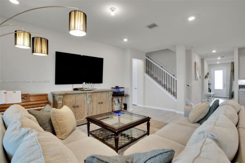 Casa en venta en Tamarac, Florida, 5 dormitorios, 265.7 m2 № 1967009 - foto 15