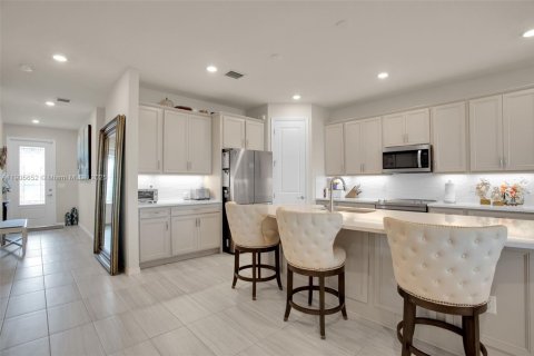 Casa en venta en Tamarac, Florida, 5 dormitorios, 265.7 m2 № 1967009 - foto 9