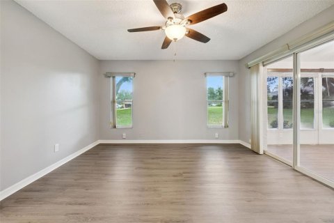 Casa en venta en Leesburg, Florida, 3 dormitorios, 182.46 m2 № 2095281 - foto 13