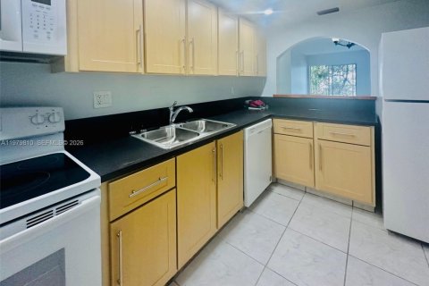 Снять в аренду квартиру в Майами, Флорида 2 спальни, 92.9м2, № 2050093 - фото 2