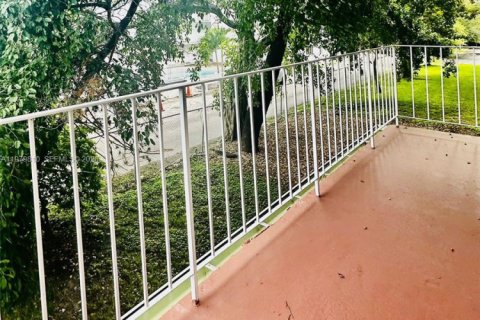 Снять в аренду квартиру в Майами, Флорида 2 спальни, 92.9м2, № 2050093 - фото 16