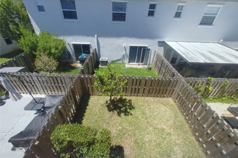 Townhouse in Homestead, Florida 3 bedrooms, 139.35 sq.m. № 2039044 - photo 14