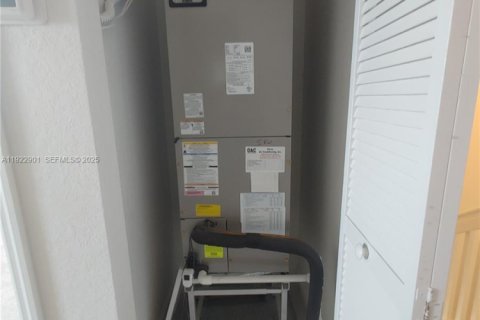 Townhouse in Homestead, Florida 3 bedrooms, 139.35 sq.m. № 2039044 - photo 13