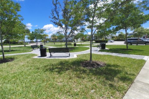 Townhouse in Homestead, Florida 3 bedrooms, 139.35 sq.m. № 2039044 - photo 15