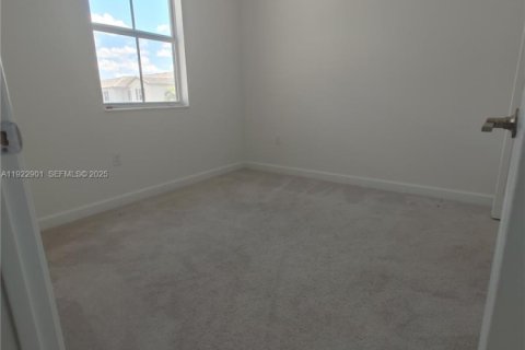 Townhouse in Homestead, Florida 3 bedrooms, 139.35 sq.m. № 2039044 - photo 11