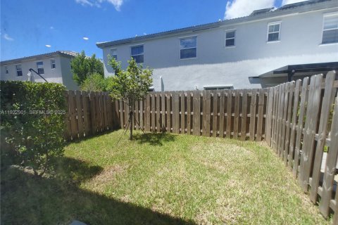 Townhouse in Homestead, Florida 3 bedrooms, 139.35 sq.m. № 2039044 - photo 16