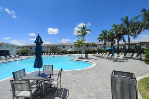 Townhouse in Homestead, Florida 3 bedrooms, 139.35 sq.m. № 2039044 - photo 20