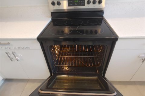 Townhouse in Homestead, Florida 3 bedrooms, 139.35 sq.m. № 2039044 - photo 3