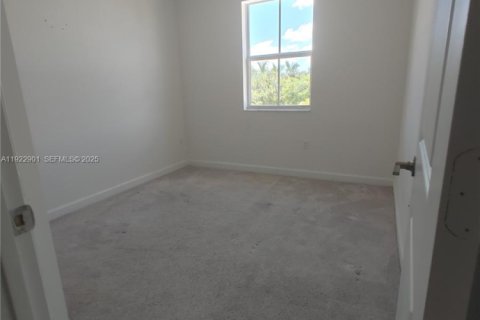 Townhouse in Homestead, Florida 3 bedrooms, 139.35 sq.m. № 2039044 - photo 6
