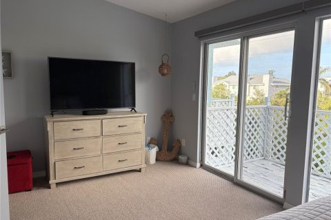 Townhouse in Indian Rocks Beach, Florida 3 bedrooms, 145.48 sq.m. № 2114665 - photo 17