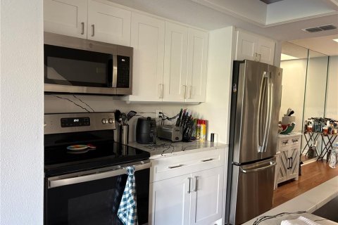 Townhouse in Indian Rocks Beach, Florida 3 bedrooms, 145.48 sq.m. № 2114665 - photo 6
