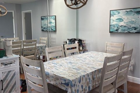 Townhouse in Indian Rocks Beach, Florida 3 bedrooms, 145.48 sq.m. № 2114665 - photo 9
