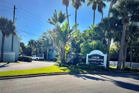Townhouse in Indian Rocks Beach, Florida 3 bedrooms, 145.48 sq.m. № 2114665 - photo 3
