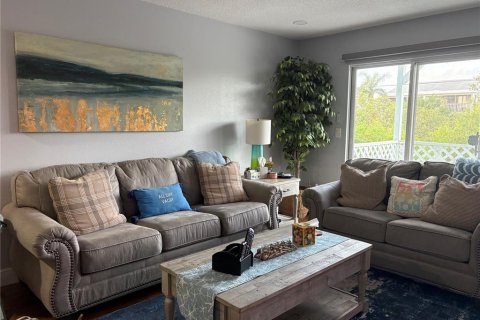 Townhouse in Indian Rocks Beach, Florida 3 bedrooms, 145.48 sq.m. № 2114665 - photo 10