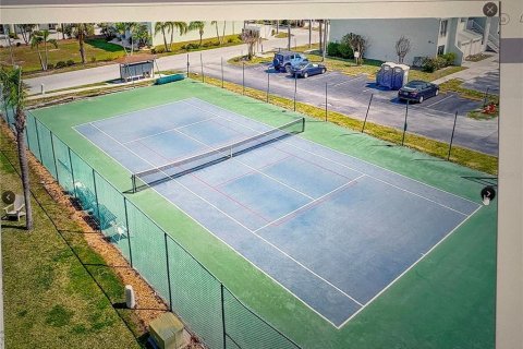 Townhouse in Indian Rocks Beach, Florida 3 bedrooms, 145.48 sq.m. № 2114665 - photo 25