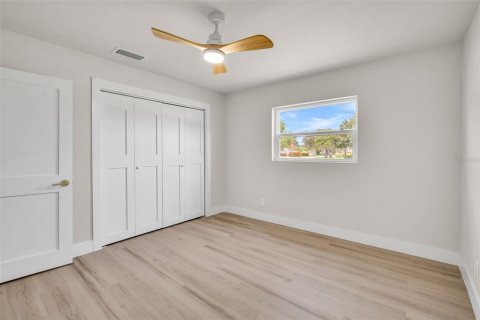 House in Saint Petersburg, Florida 3 bedrooms, 146.32 sq.m. № 1852936 - photo 29